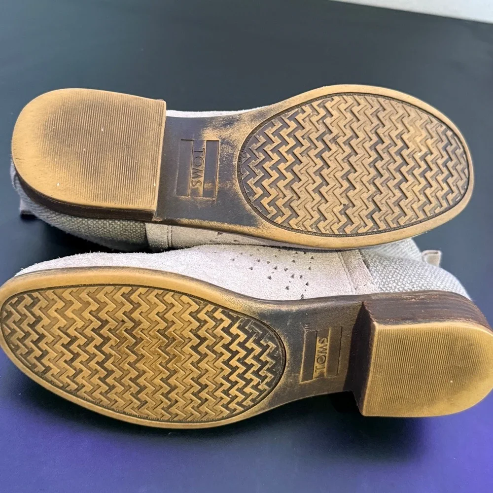 Toms deia suede